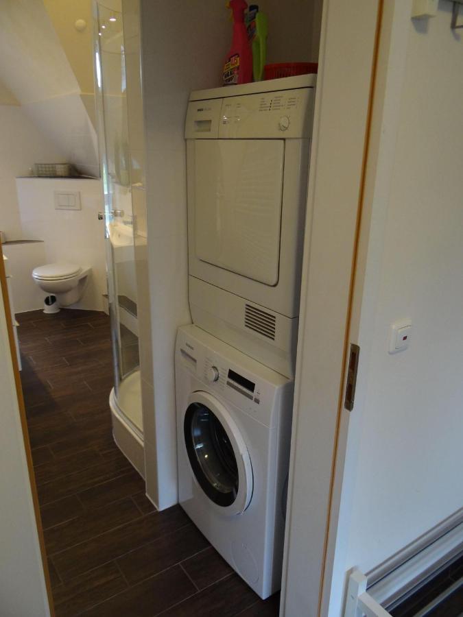 Ferienwohnung-Dg-Im-Reetdachhaus-Im-Ort-Welt מראה חיצוני תמונה