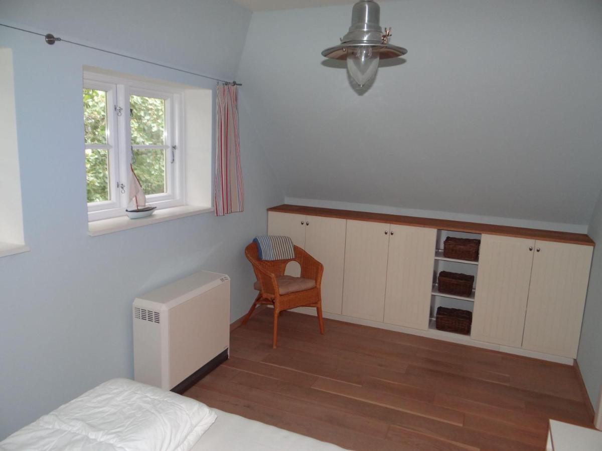 Ferienwohnung-Dg-Im-Reetdachhaus-Im-Ort-Welt מראה חיצוני תמונה